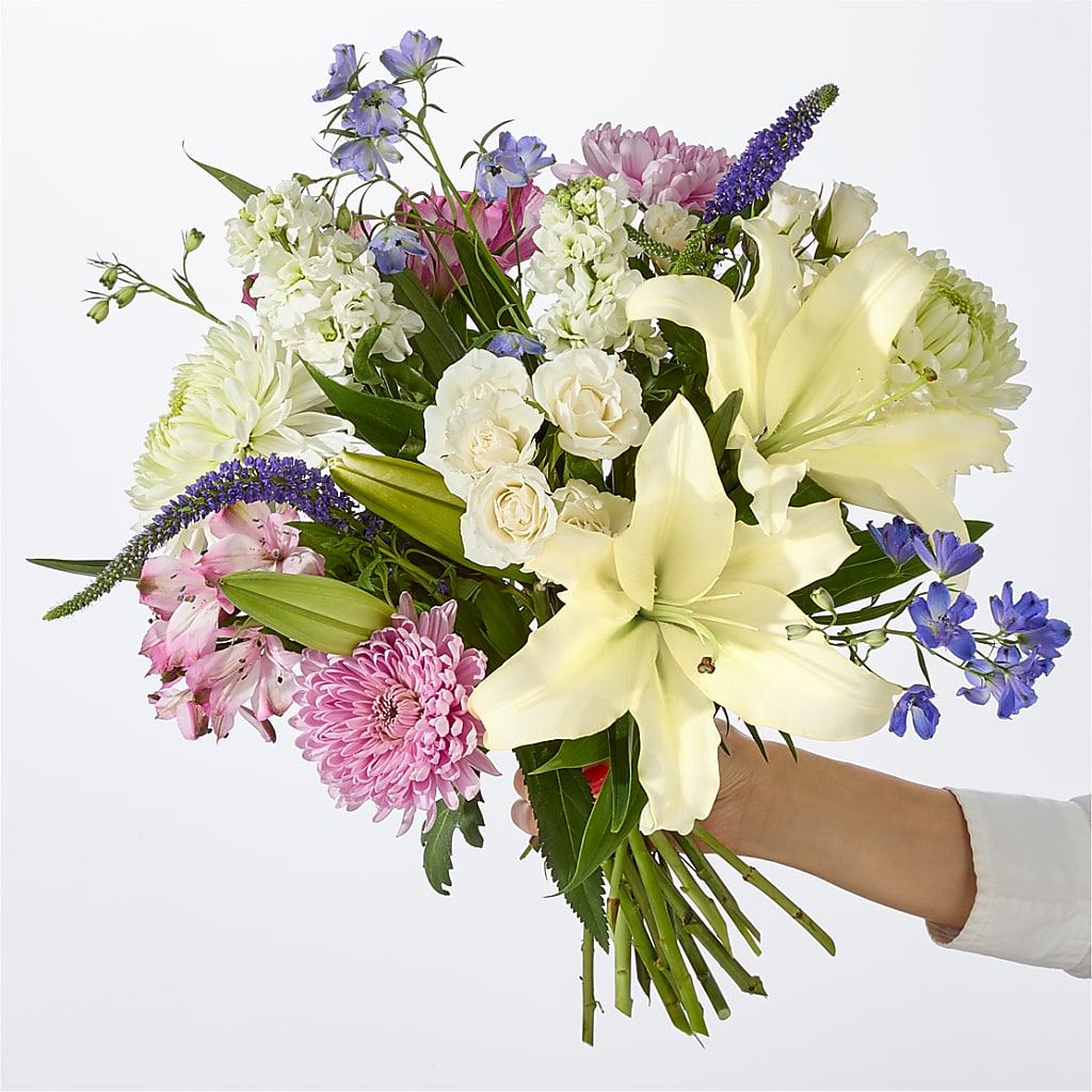 Winter Celebration Bouquet – BRAD'S FLORIST, Paris IL