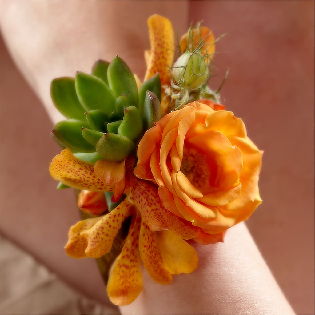 Irresistible Love Wrist Corsage – BRAD'S FLORIST, Paris IL