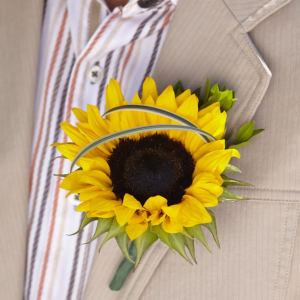 Free Spirit Boutonniere – BRAD'S FLORIST, Paris IL