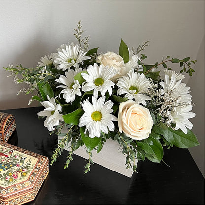 Fresh Linen Box Bouquet – BRAD'S FLORIST, Paris IL
