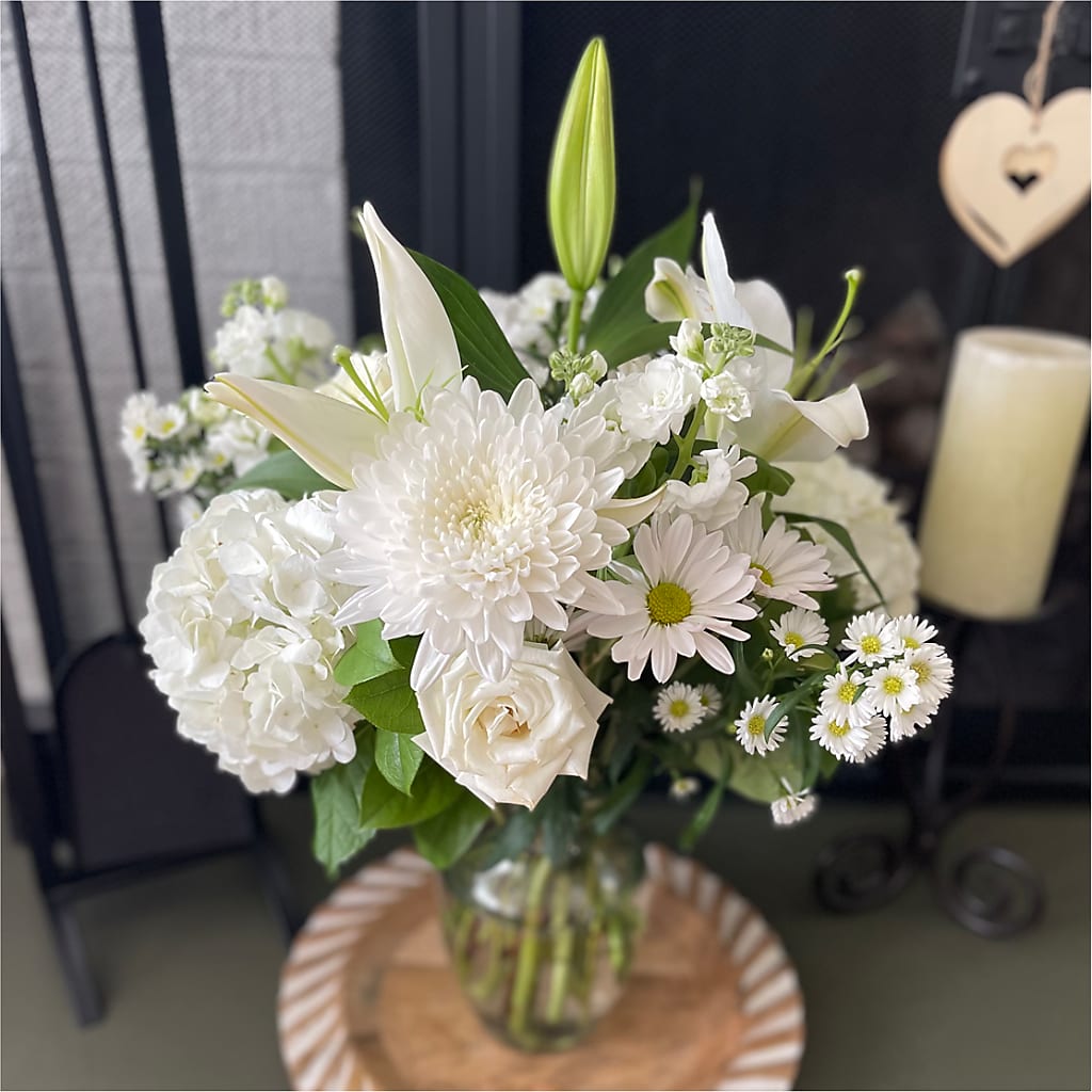 Classic Ivory – A Florist Original – BRAD'S FLORIST, Paris IL