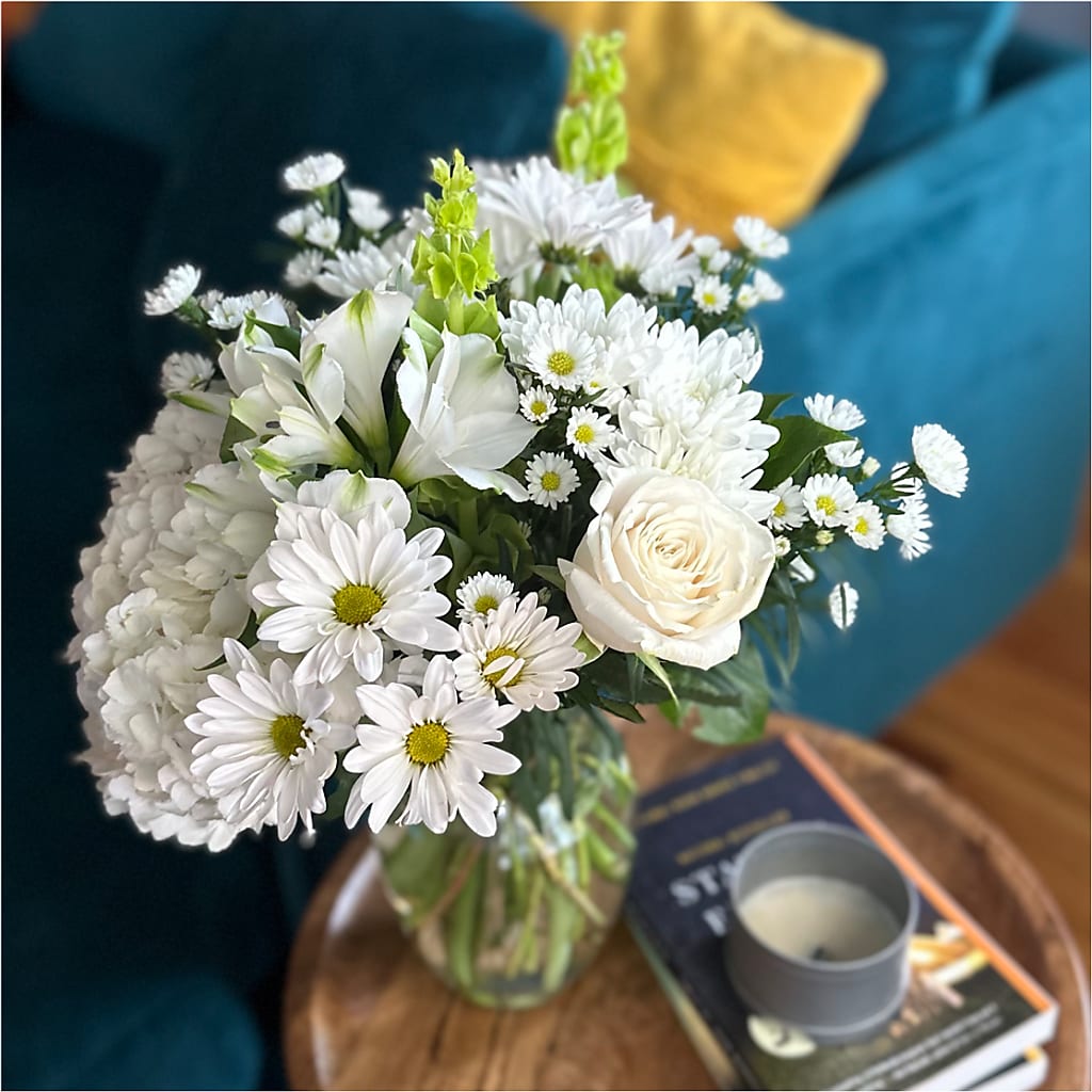 Classic Ivory – A Florist Original – BRAD'S FLORIST, Paris IL