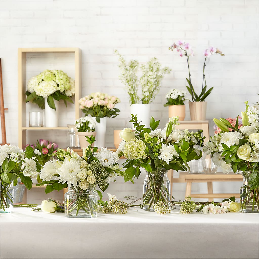 Classic Ivory – A Florist Original – BRAD'S FLORIST, Paris IL