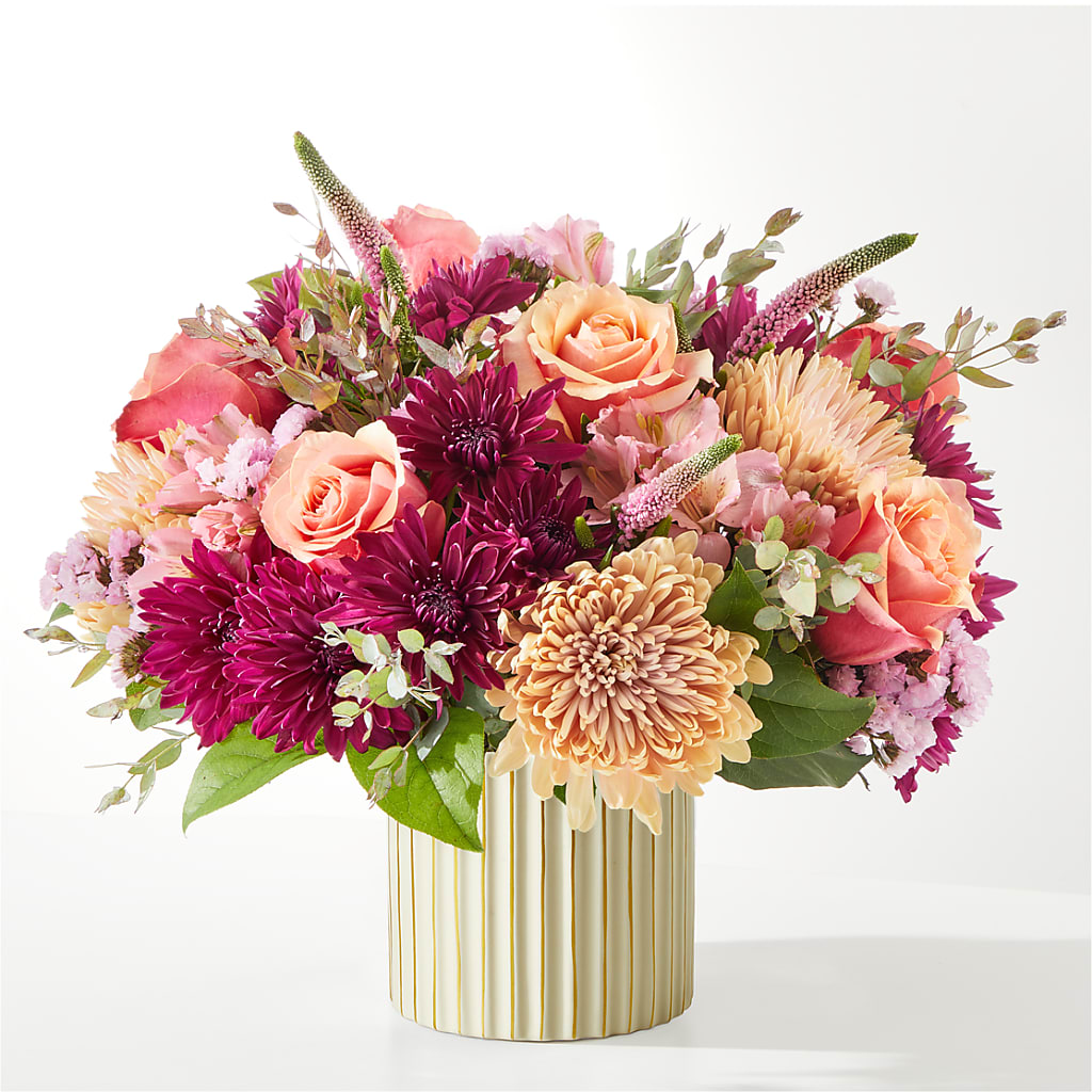 Berry Cobbler Bouquet with Ivory Vase – BRAD'S FLORIST, Paris IL