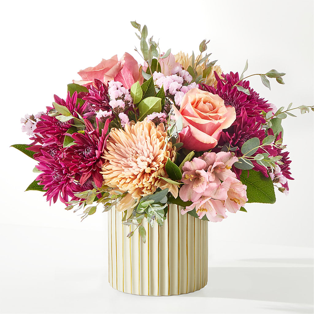 Berry Cobbler Bouquet with Ivory Vase – BRAD'S FLORIST, Paris IL