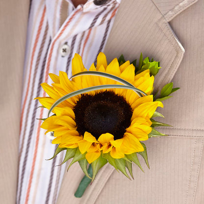 Free Spirit Boutonniere – BRAD'S FLORIST, Paris IL